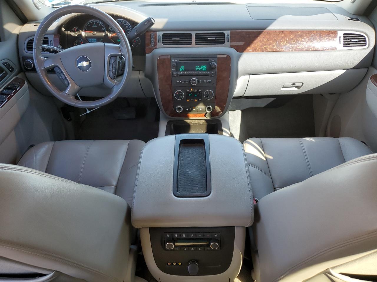 2011 Chevrolet Suburban - Image 8