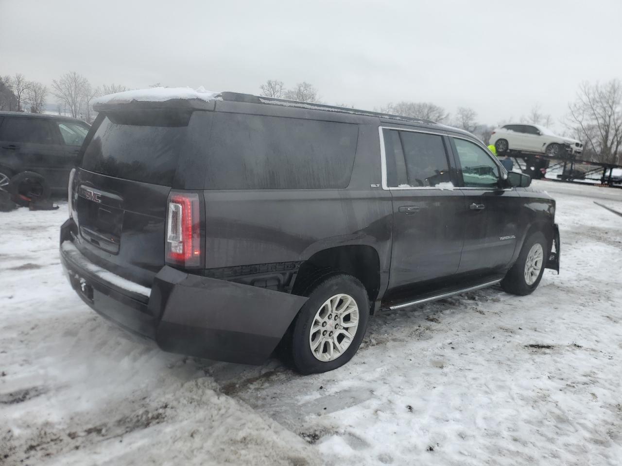 2016 GMC Yukon - Image 3