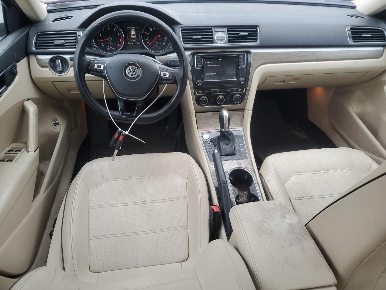 2017 Volkswagen Passat - Image 8