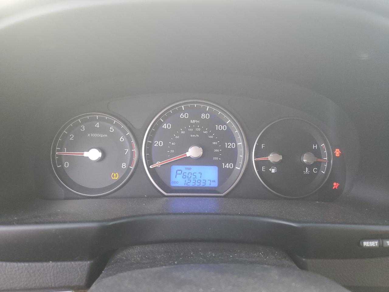 2011 Hyundai Santa Fe - Image 9