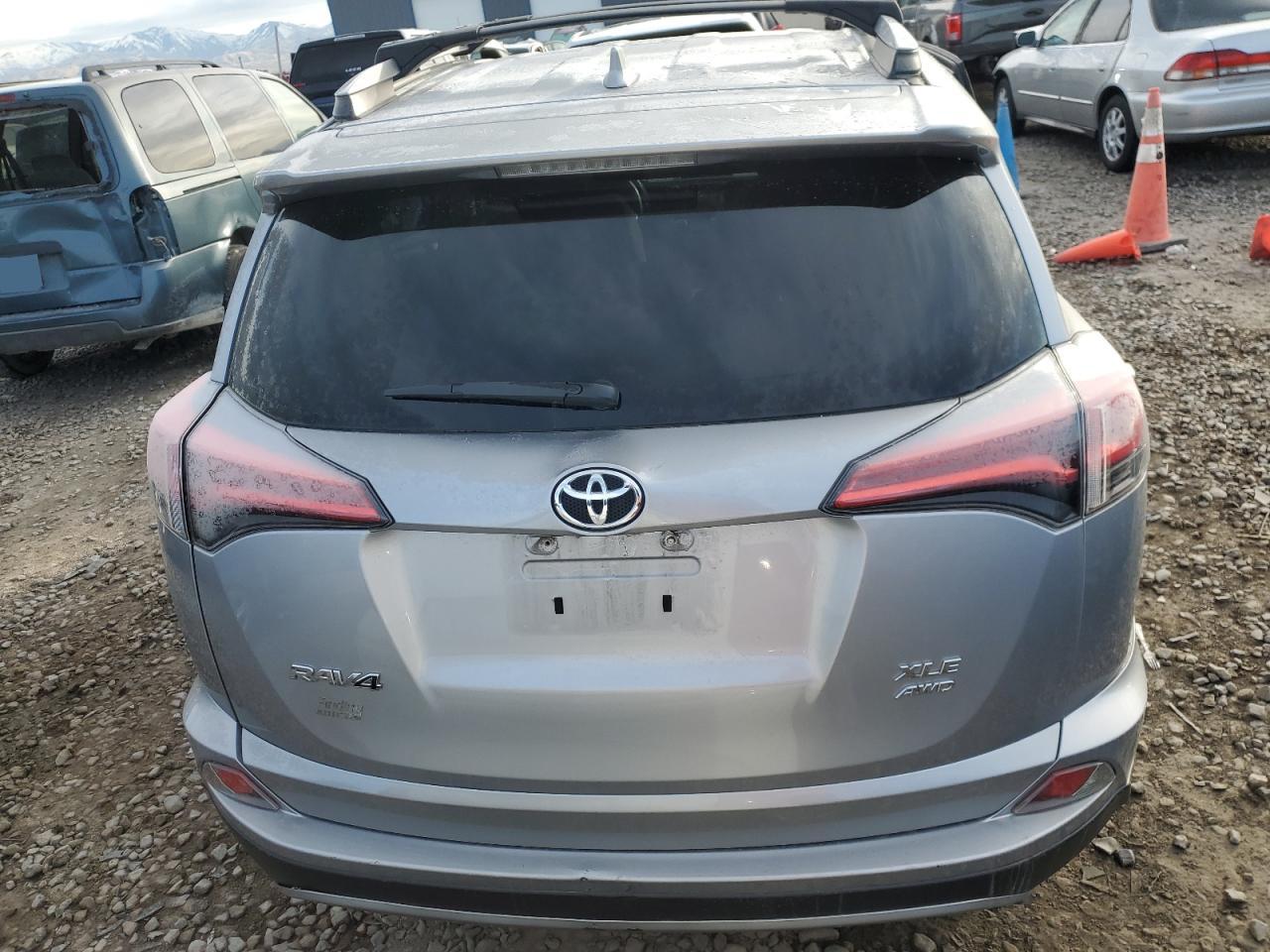 2017 Toyota RAV 4 - Image 6