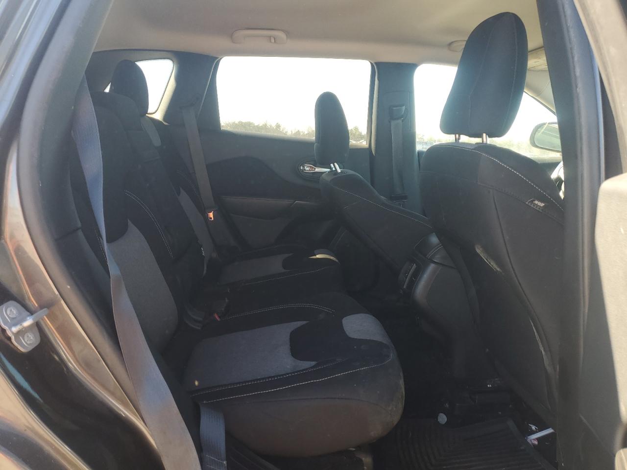 2014 Jeep Grand Cherokee - Image 11