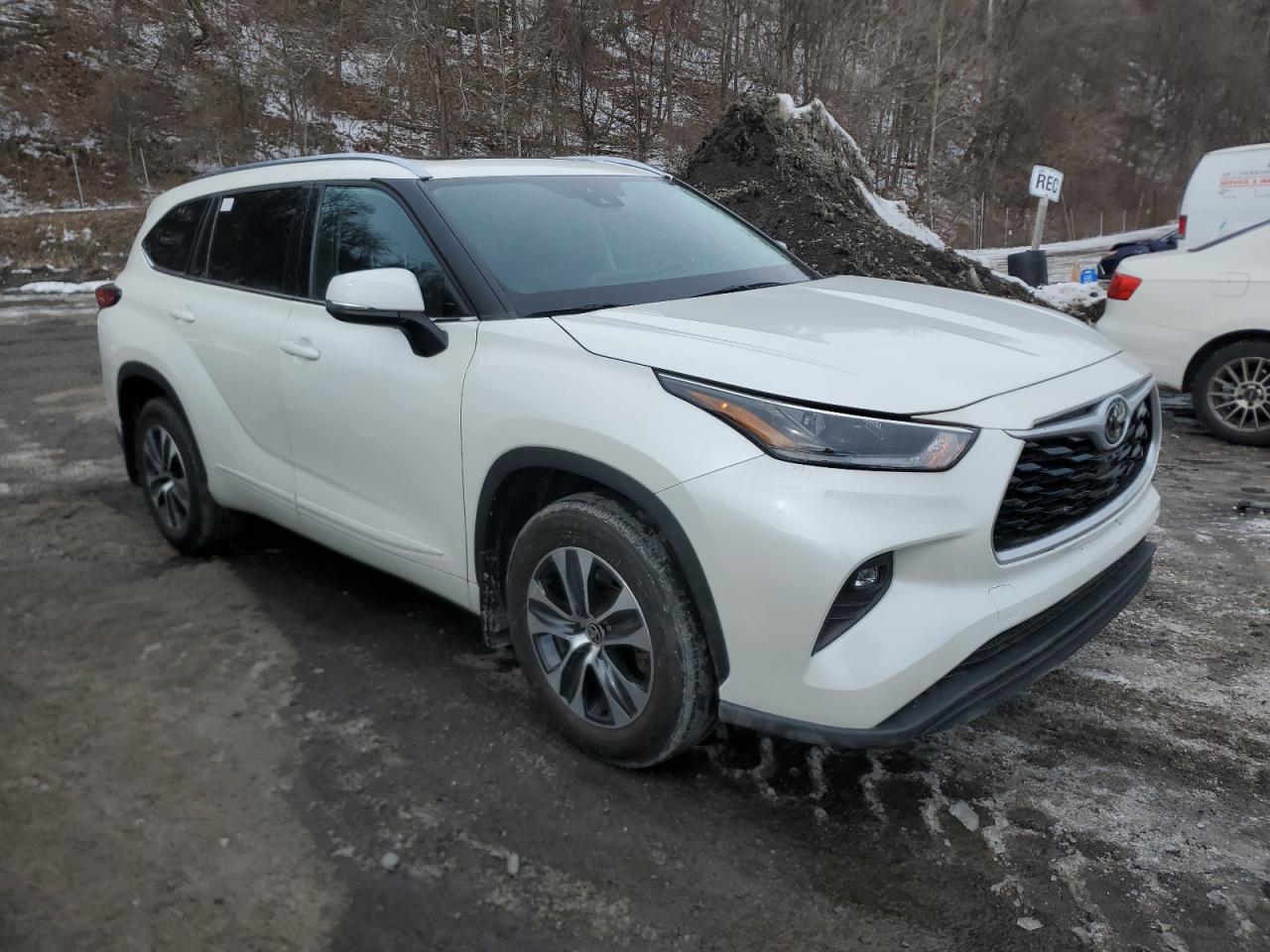 2021 Toyota Highlander - Image 4