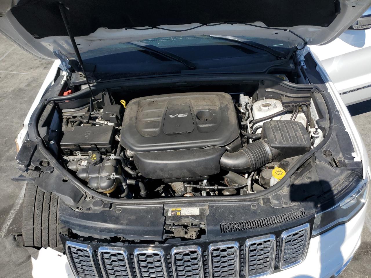 2018 Jeep Grand Cherokee - Image 12