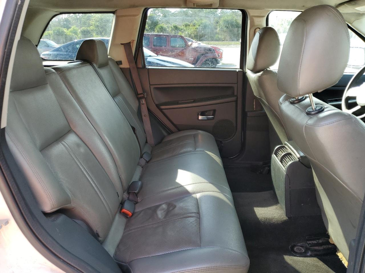 2009 Jeep Grand Cherokee - Image 11