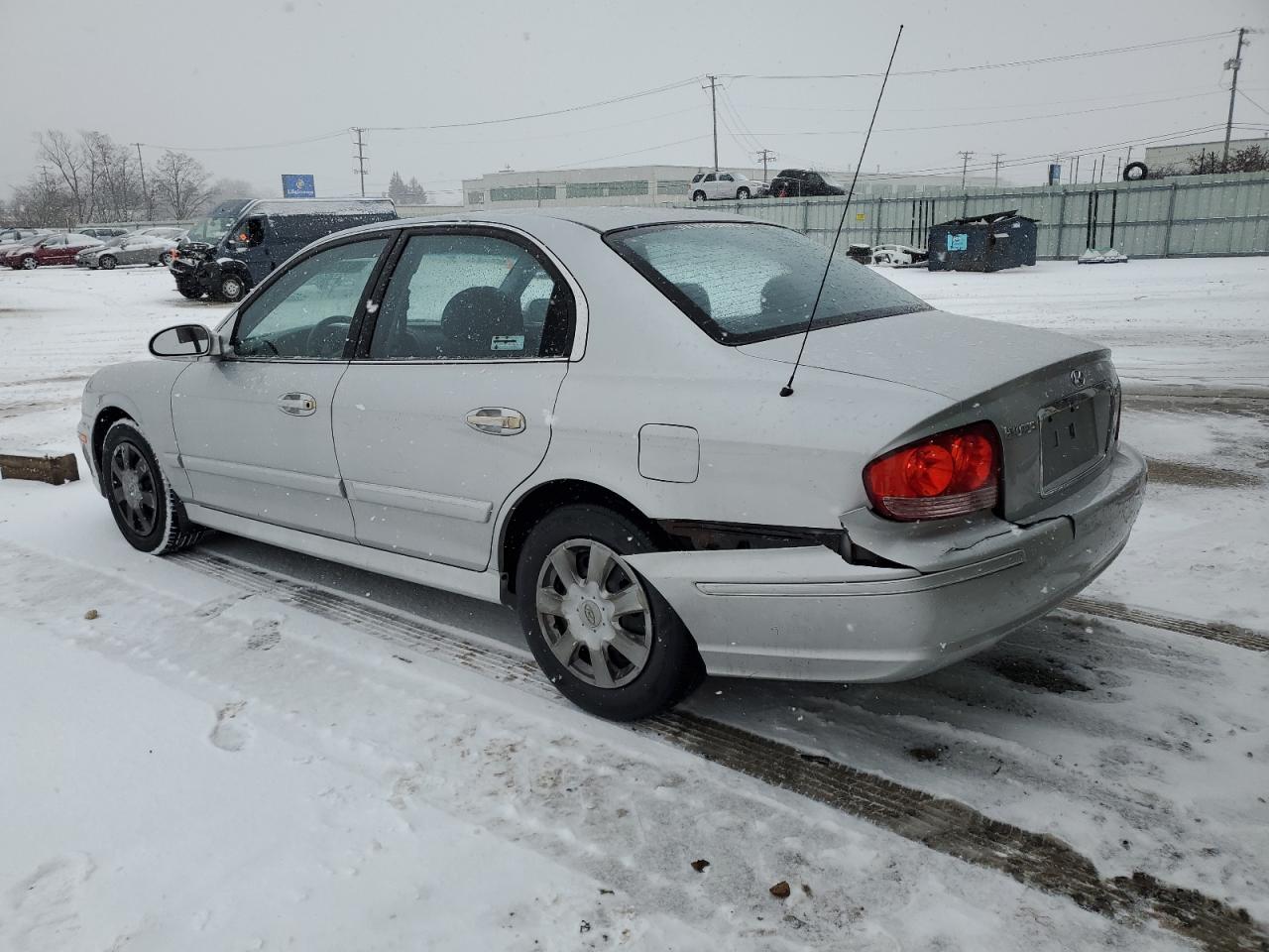 2004 Hyundai Sonata - Image 2
