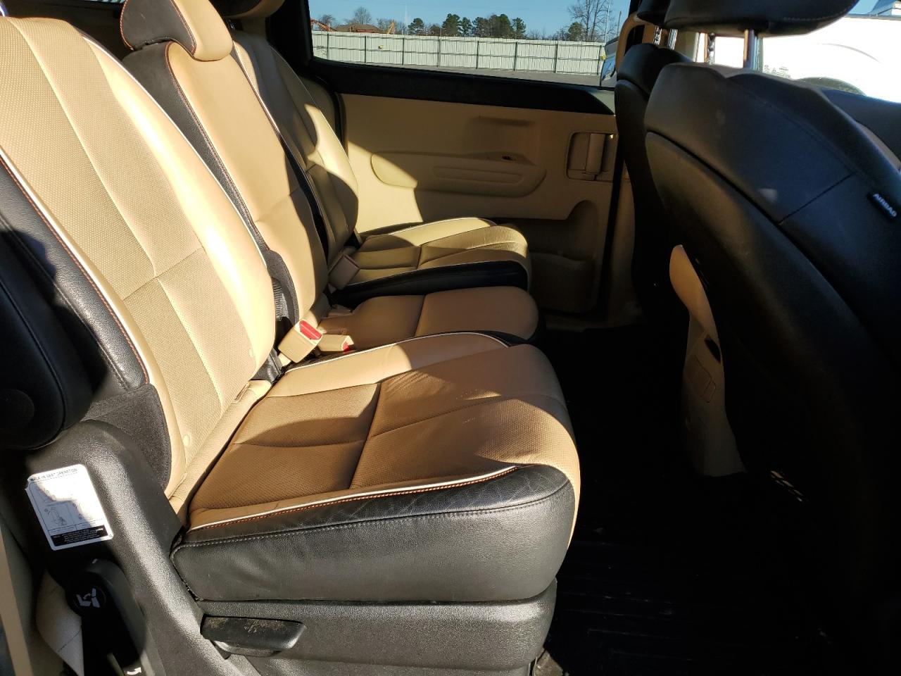 2017 Kia Sedona - Image 11