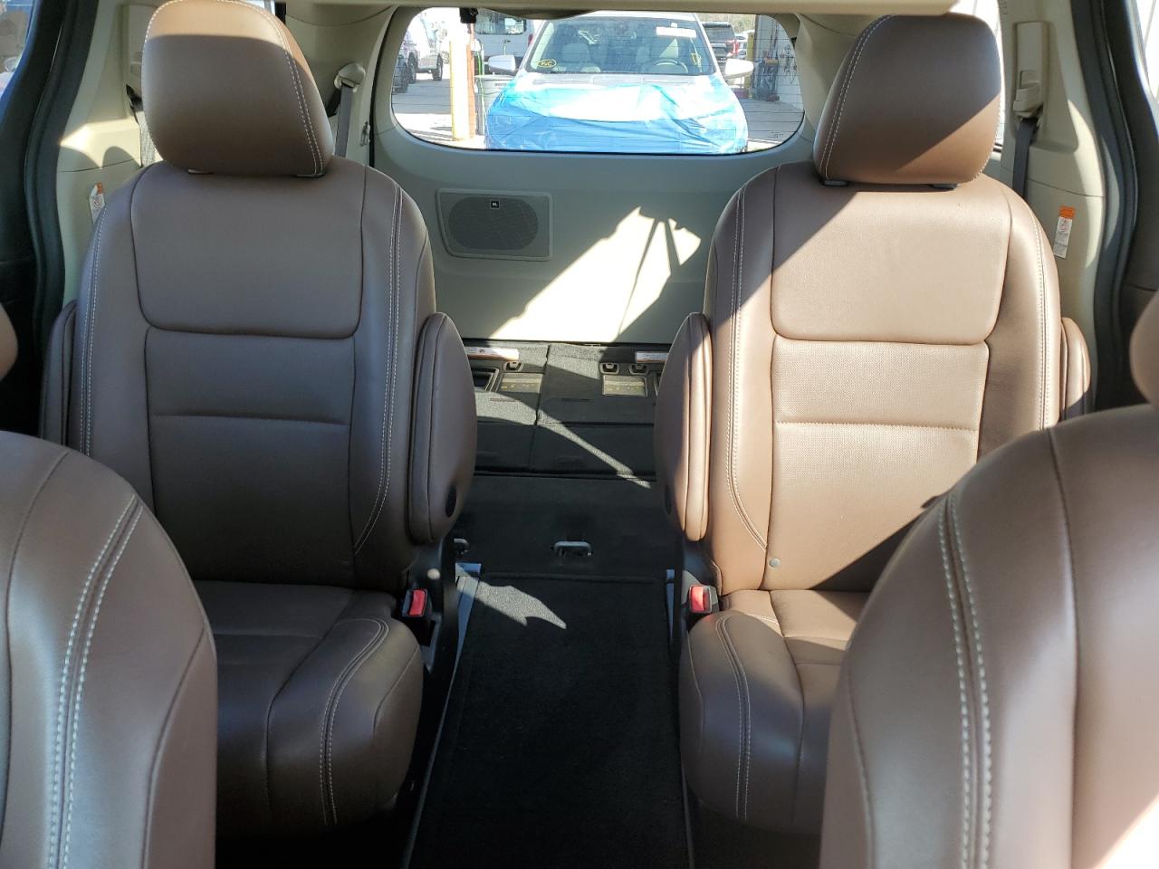 2017 Toyota Sienna - Image 10