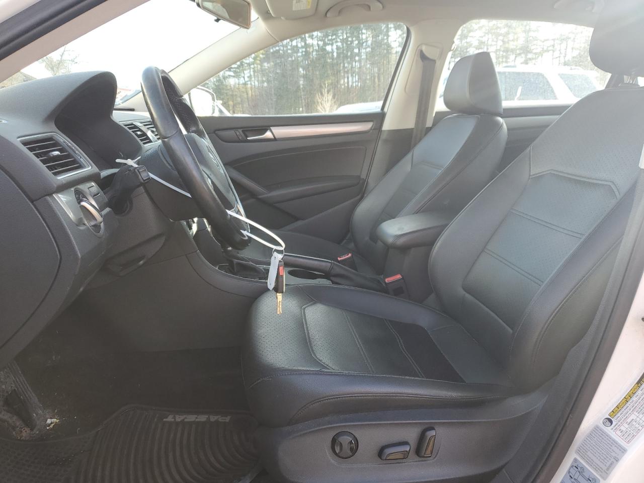 2015 Volkswagen Passat - Image 7