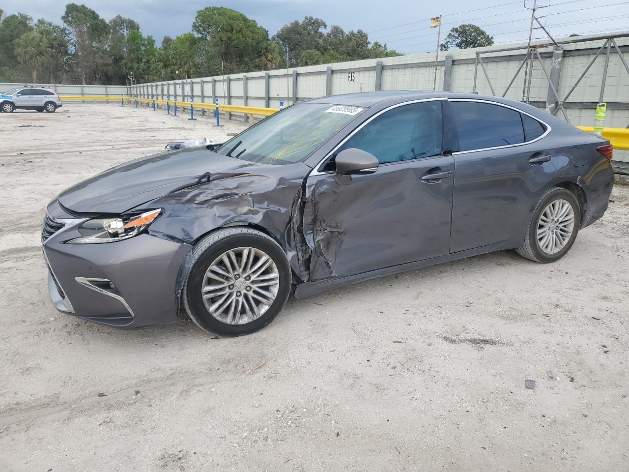 2017 Lexus ES - Image 1