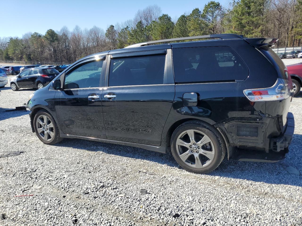 2018 Toyota Sienna - Image 2