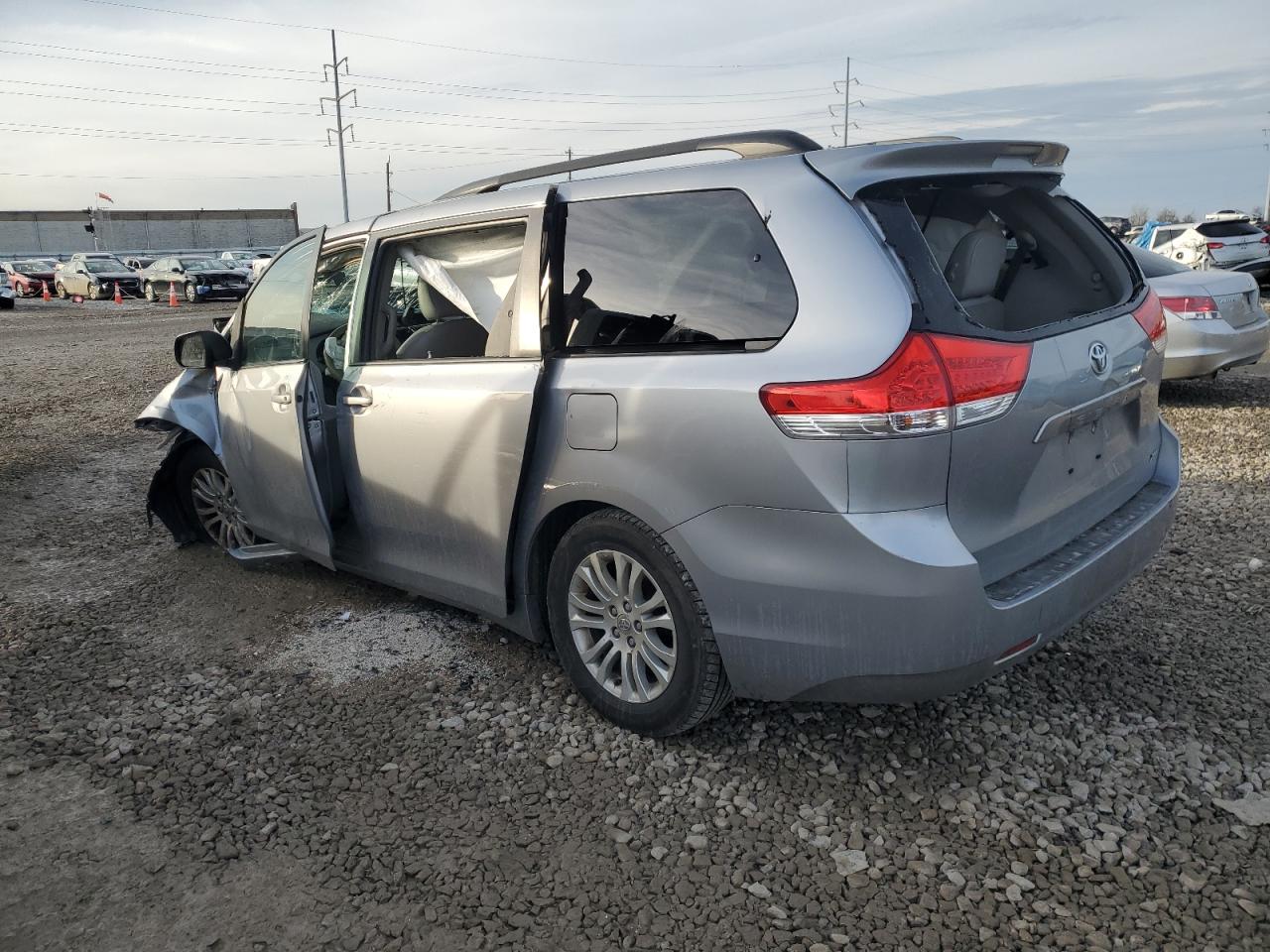 2012 Toyota Sienna - Image 2