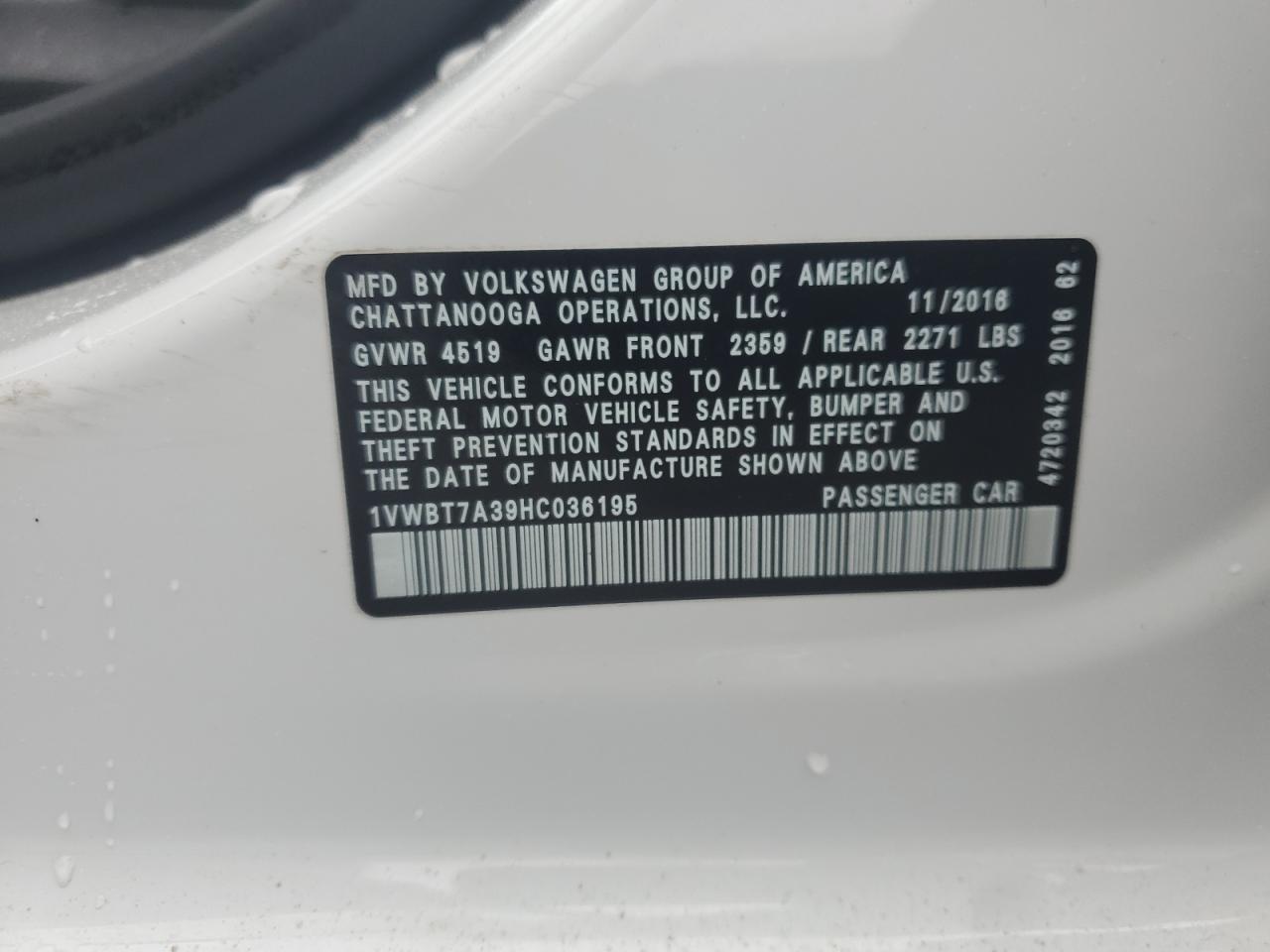 2017 Volkswagen Passat - Image 12