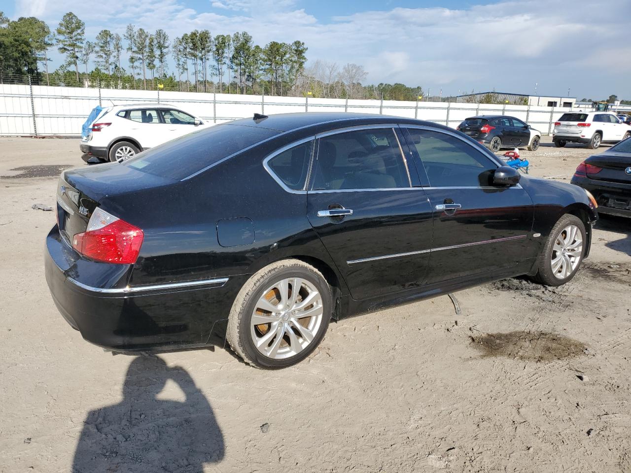 2010 Infiniti M - Image 3