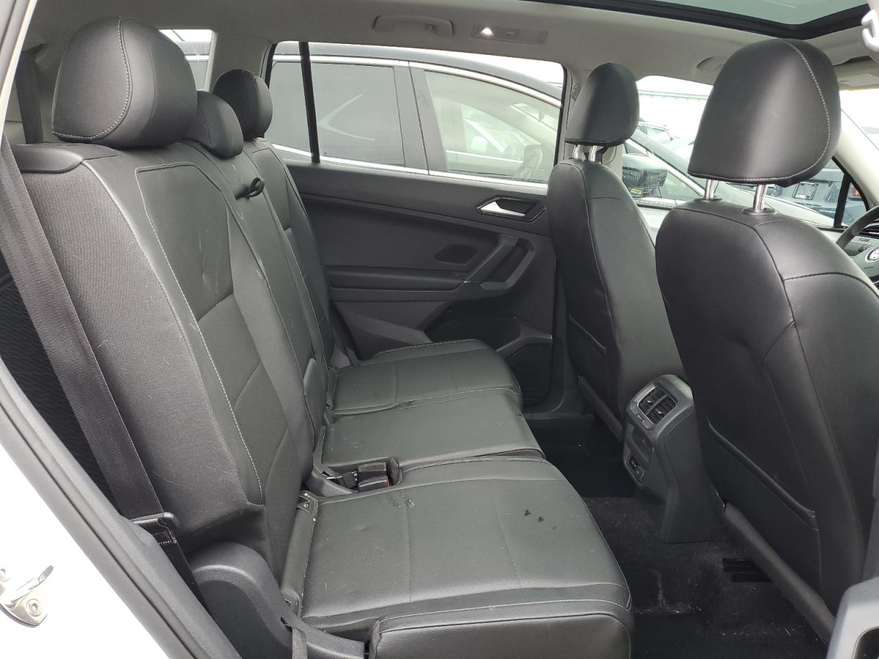 2018 Volkswagen Tiguan - Image 11