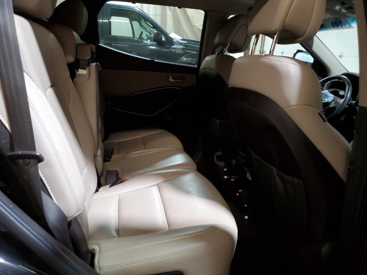 2017 Hyundai Santa Fe - Image 11