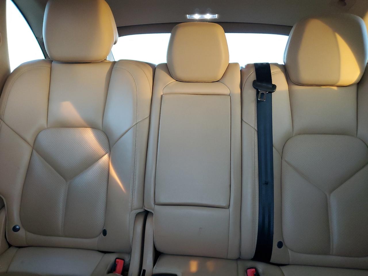 2015 Porsche Cayenne - Image 10