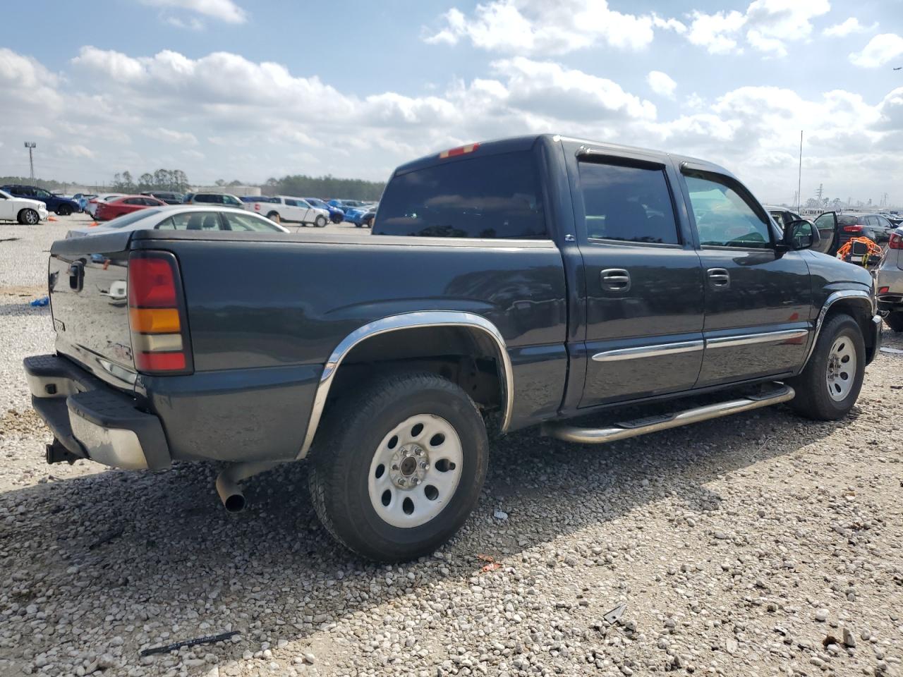2005 GMC Sierra - Image 3