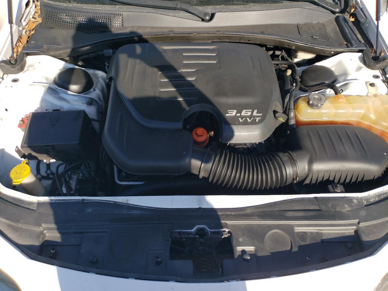 2014 Chrysler 300 - Image 11
