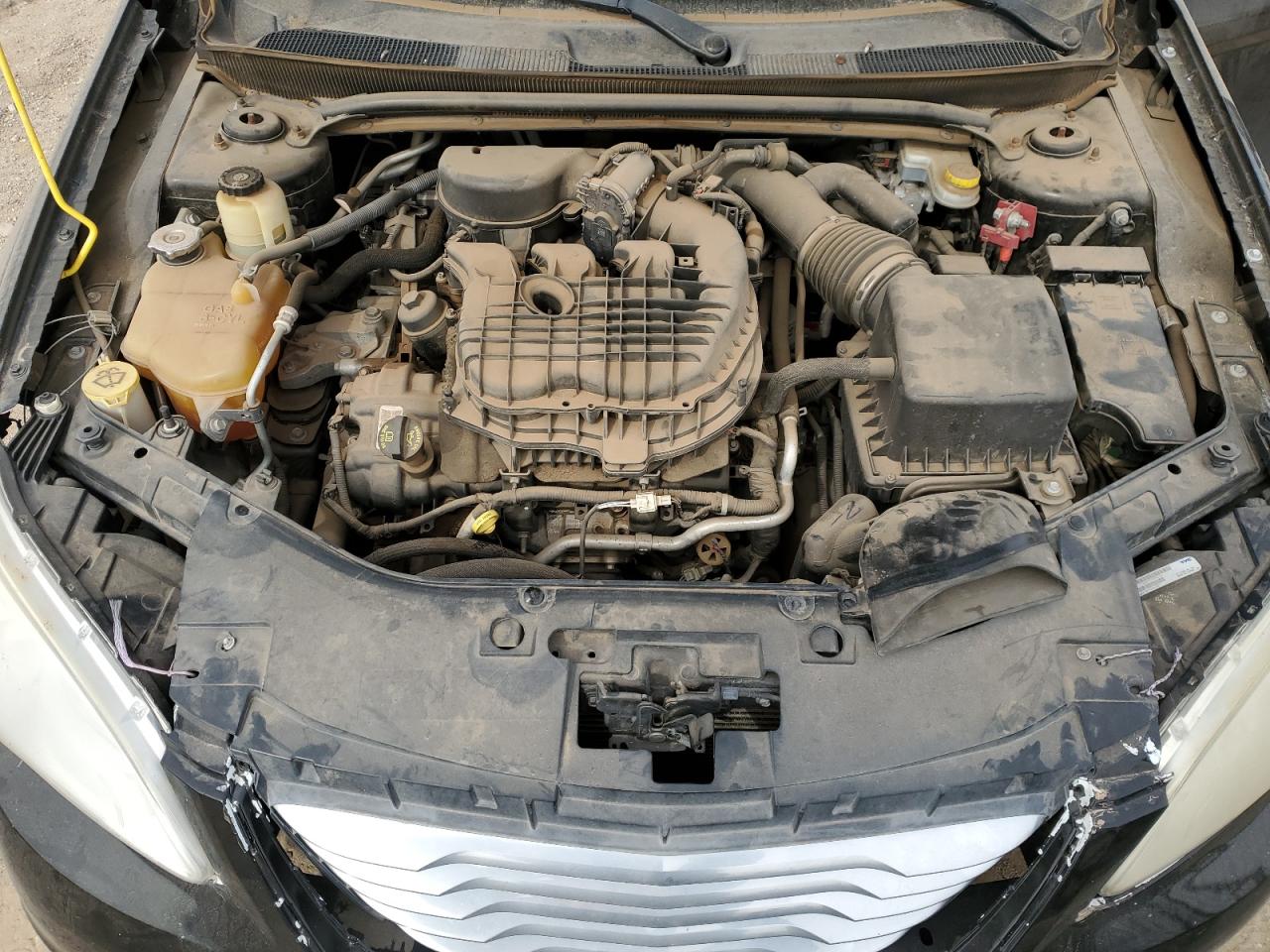 2013 Chrysler 200 - Image 11