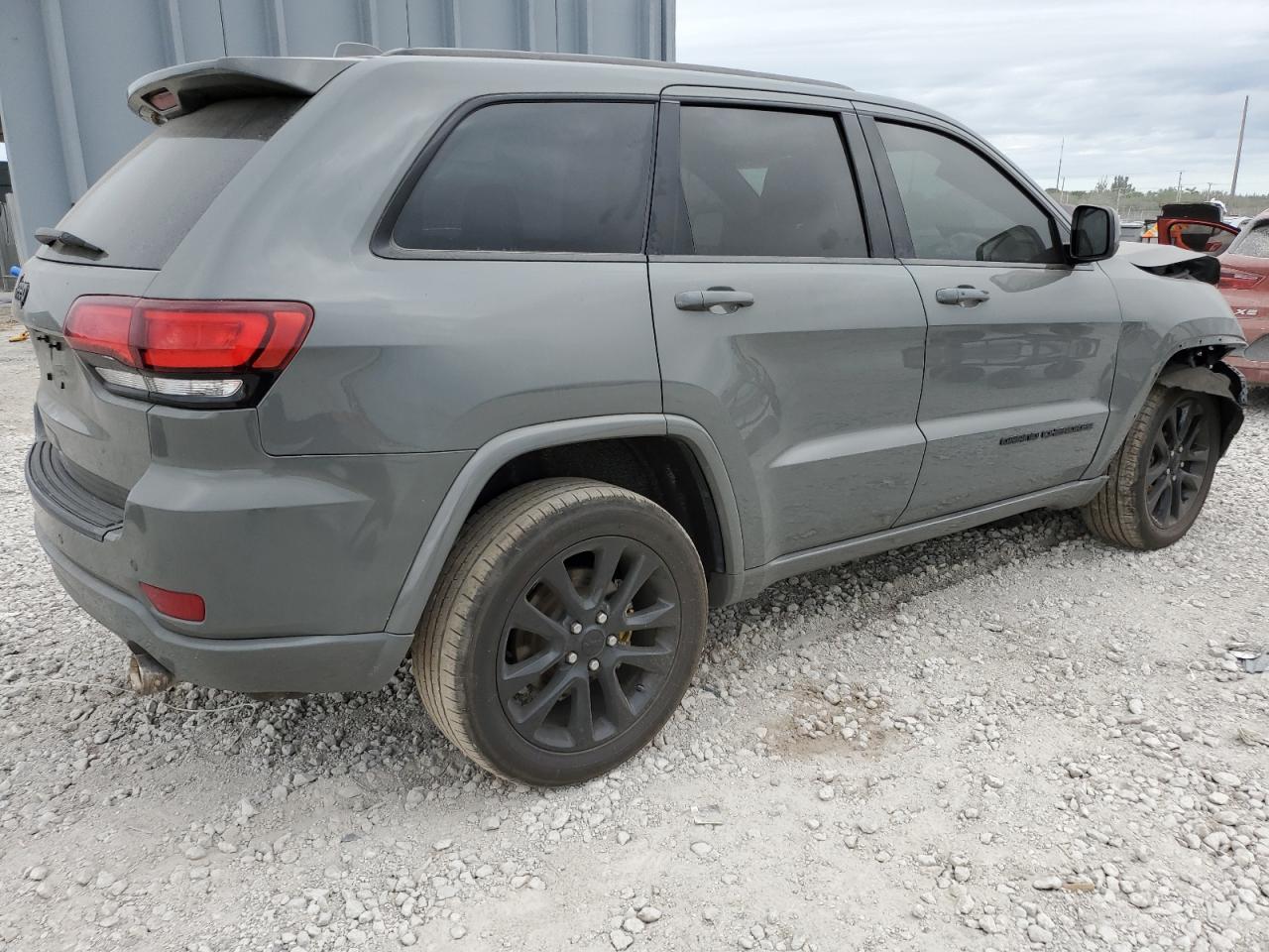 2020 Jeep Grand Cherokee - Image 3