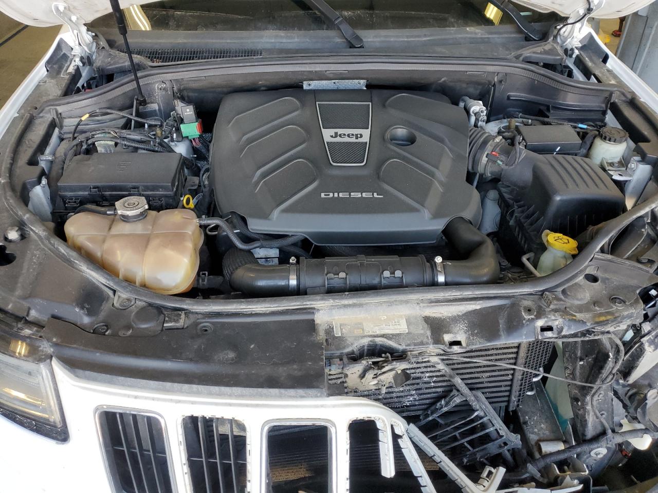 2014 Jeep Grand Cherokee - Image 12