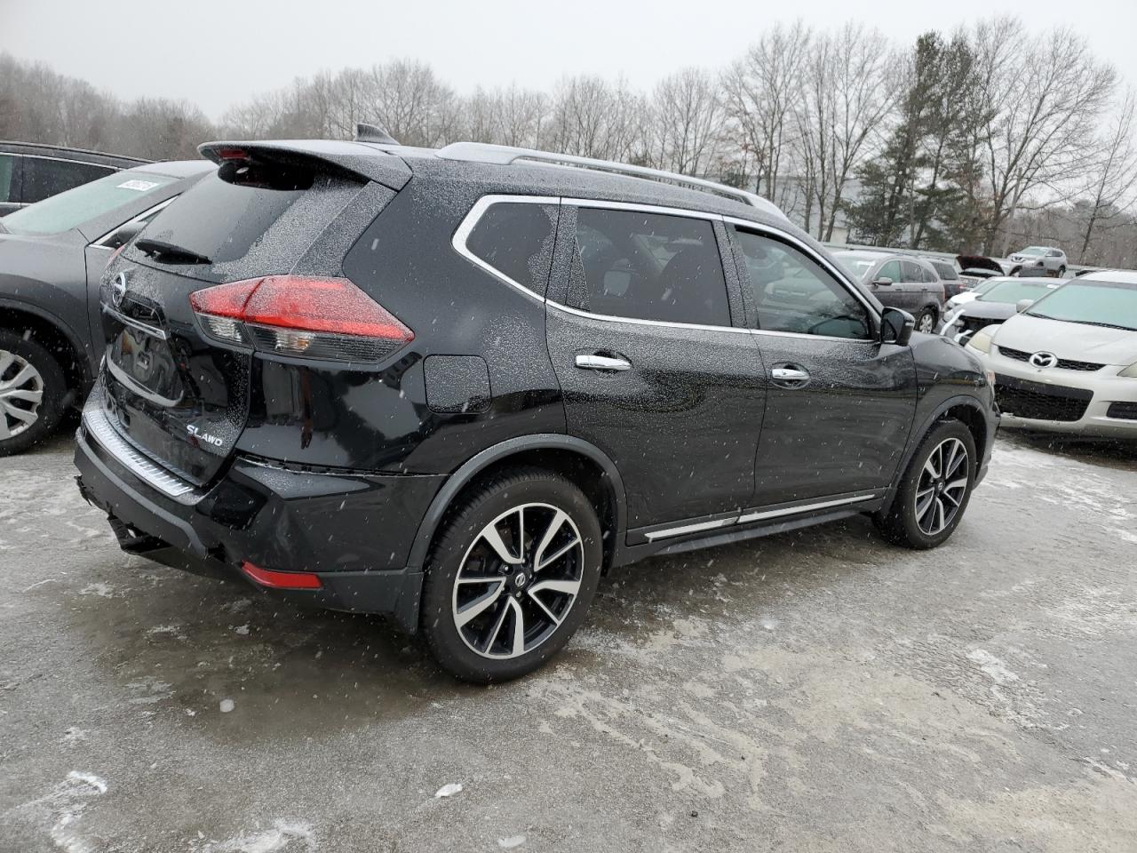 2017 Nissan Rogue - Image 3