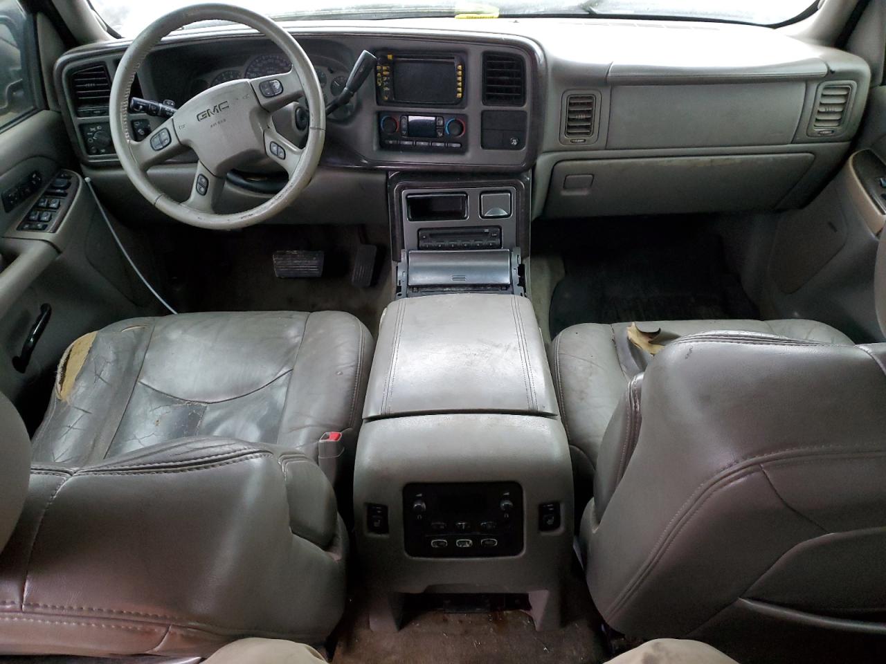 2004 GMC Yukon - Image 8