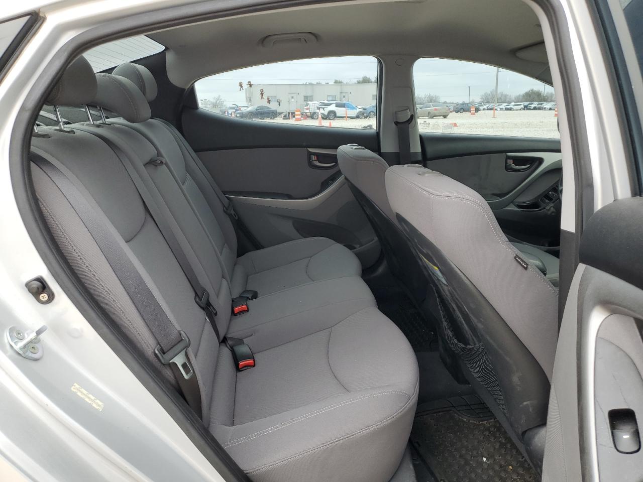2014 Hyundai Elantra - Image 10