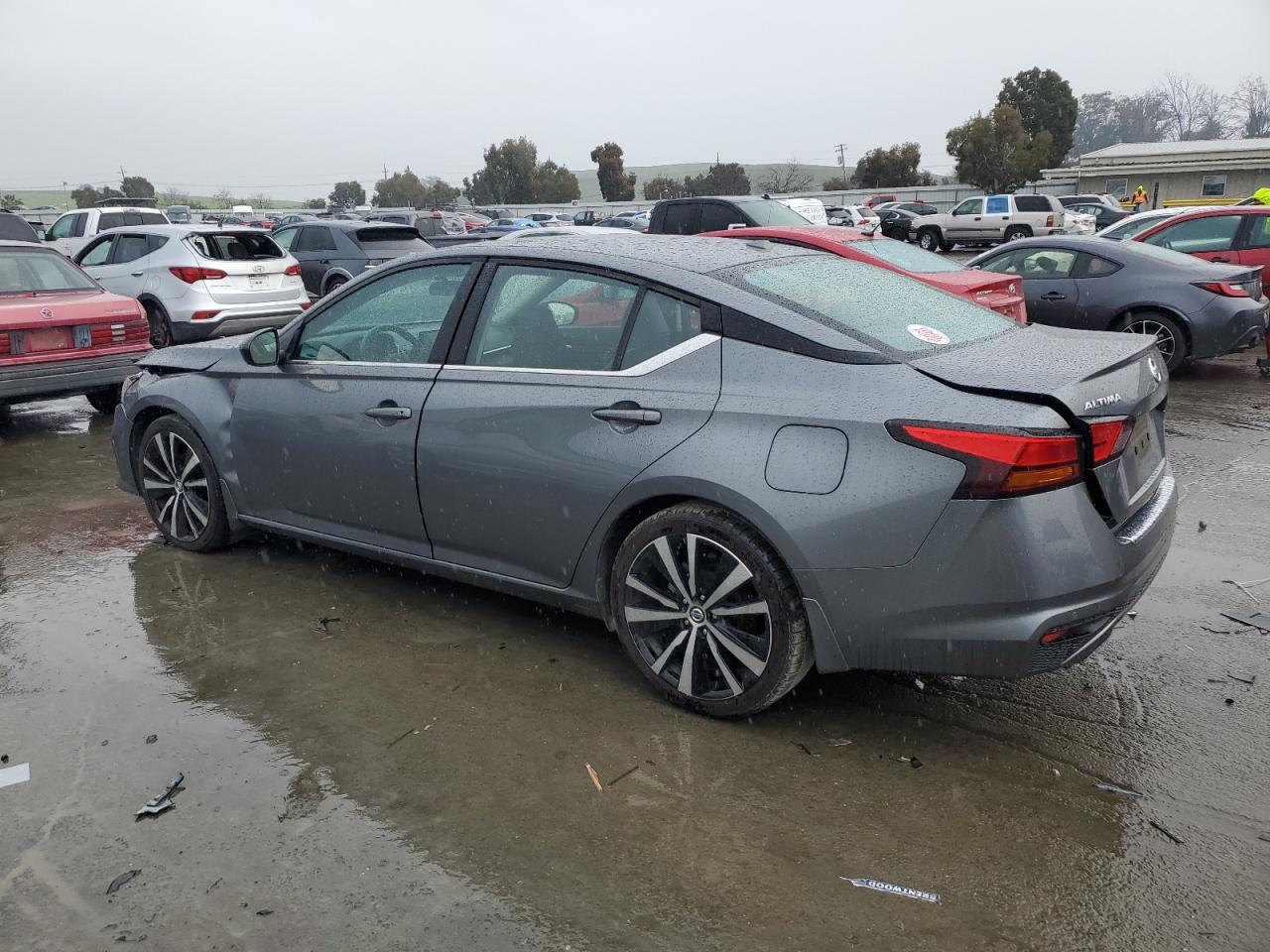 2020 Nissan Altima - Image 2