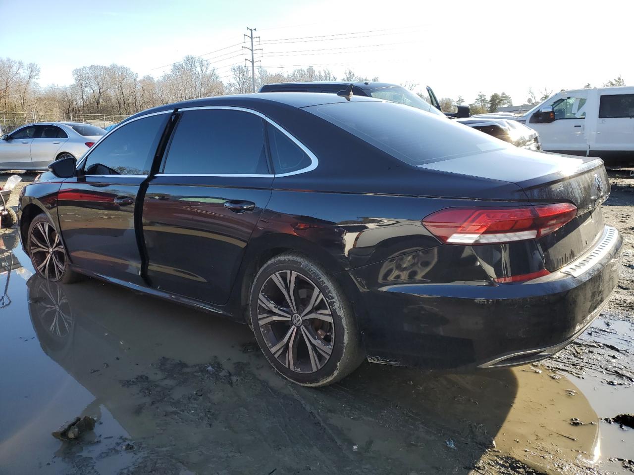 2021 Volkswagen Passat - Image 2