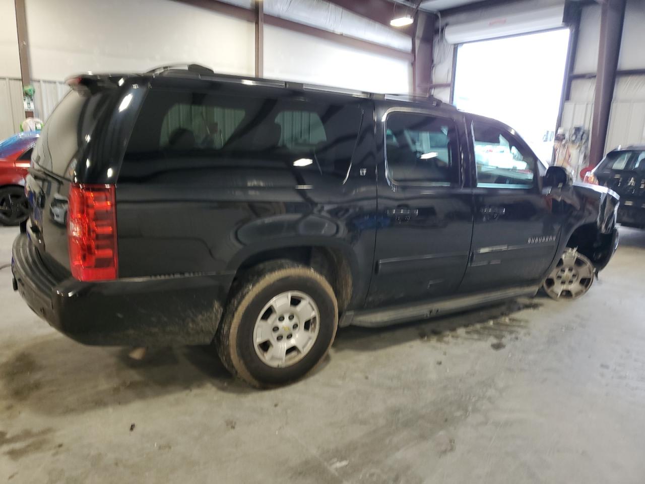2014 Chevrolet Suburban - Image 3