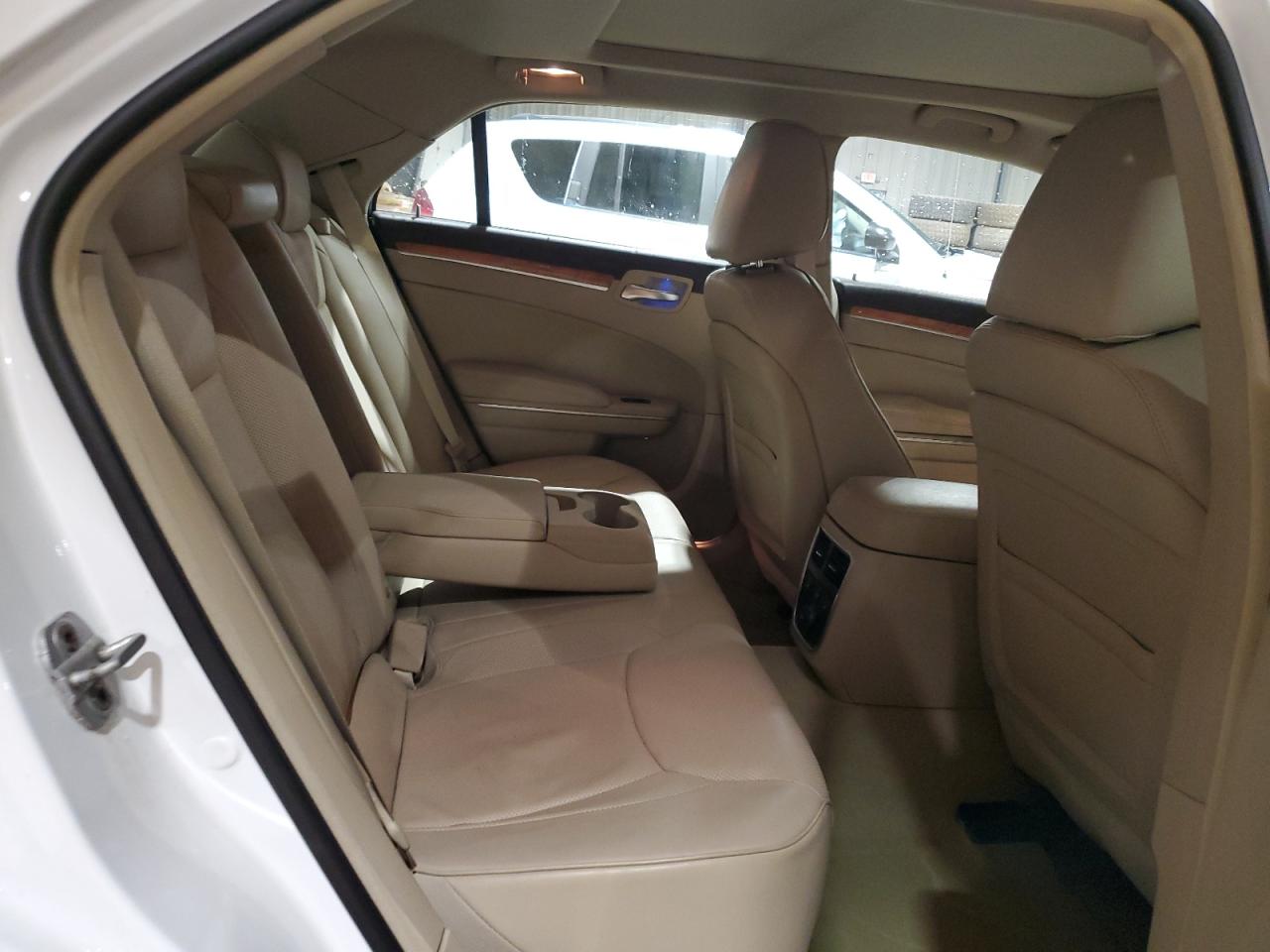 2013 Chrysler 300 - Image 10