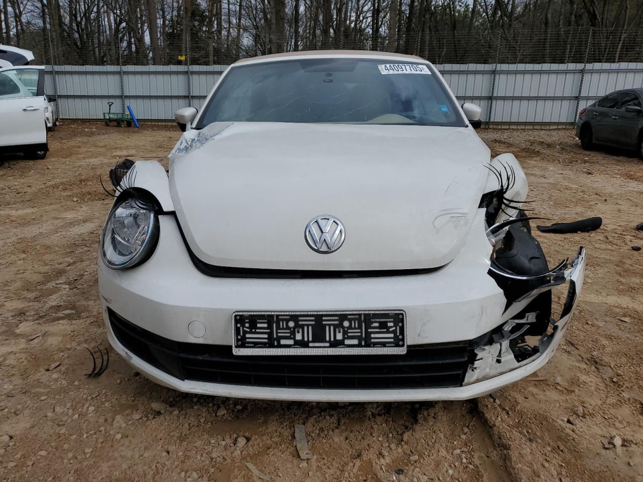 2014 Volkswagen Beetle - Image 5