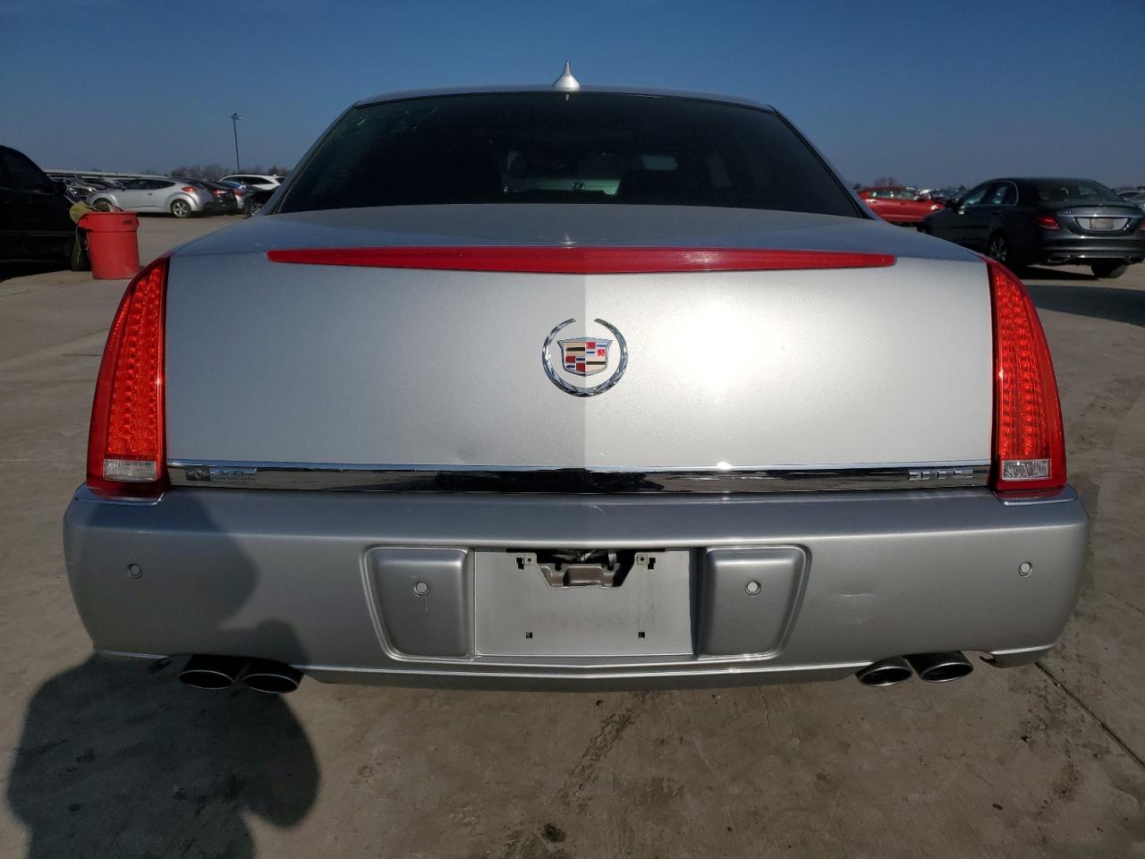 2010 Cadillac DTS - Image 6
