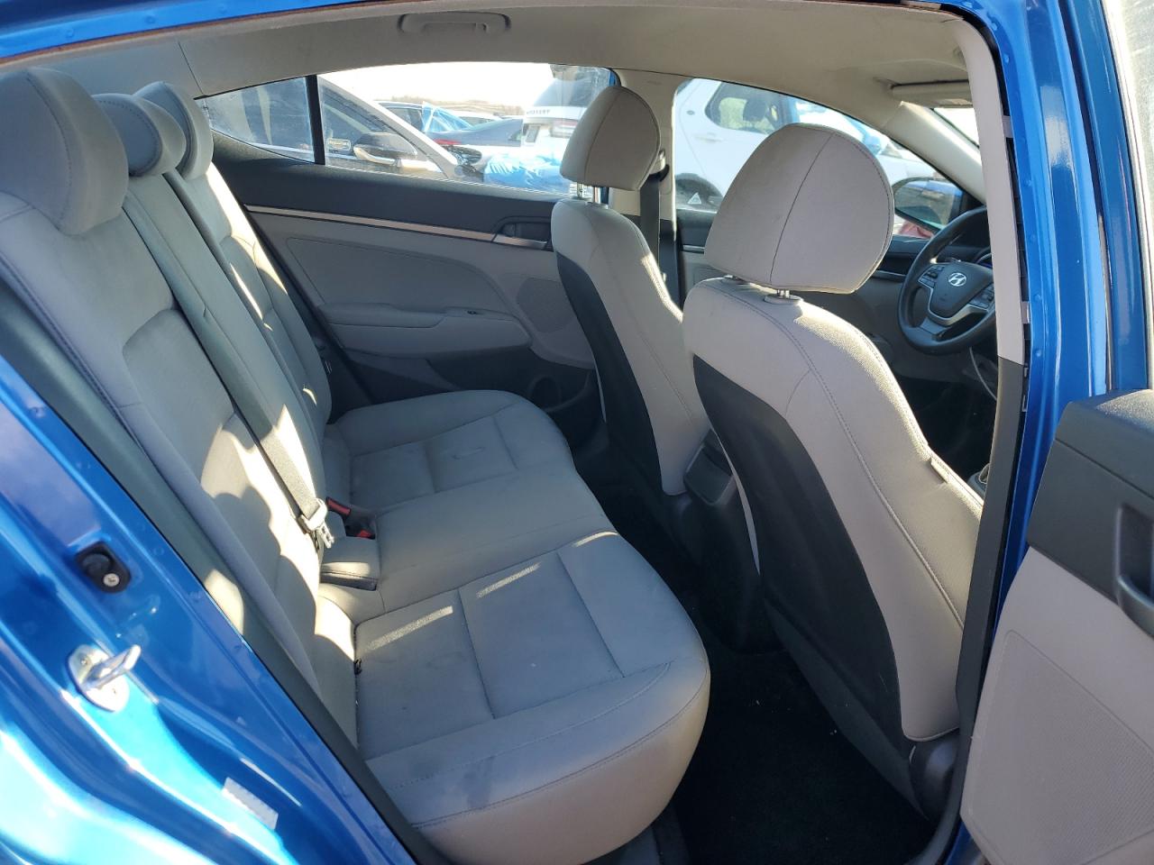 2017 Hyundai Elantra - Image 10