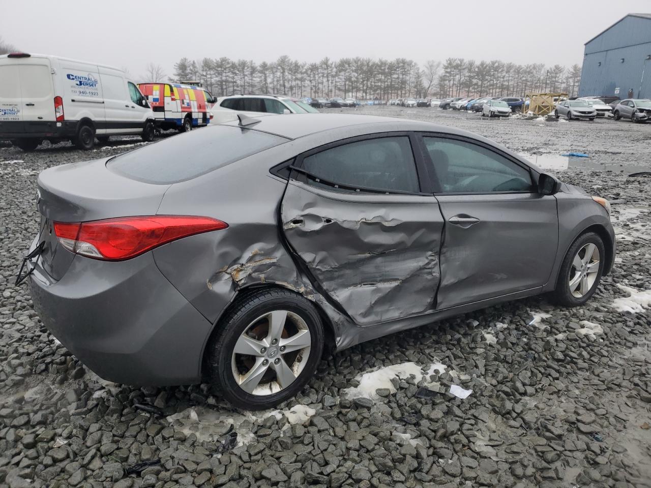 2013 Hyundai Elantra - Image 3