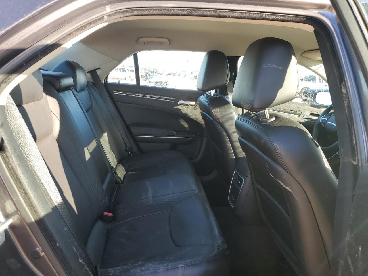 2016 Chrysler 300 - Image 10