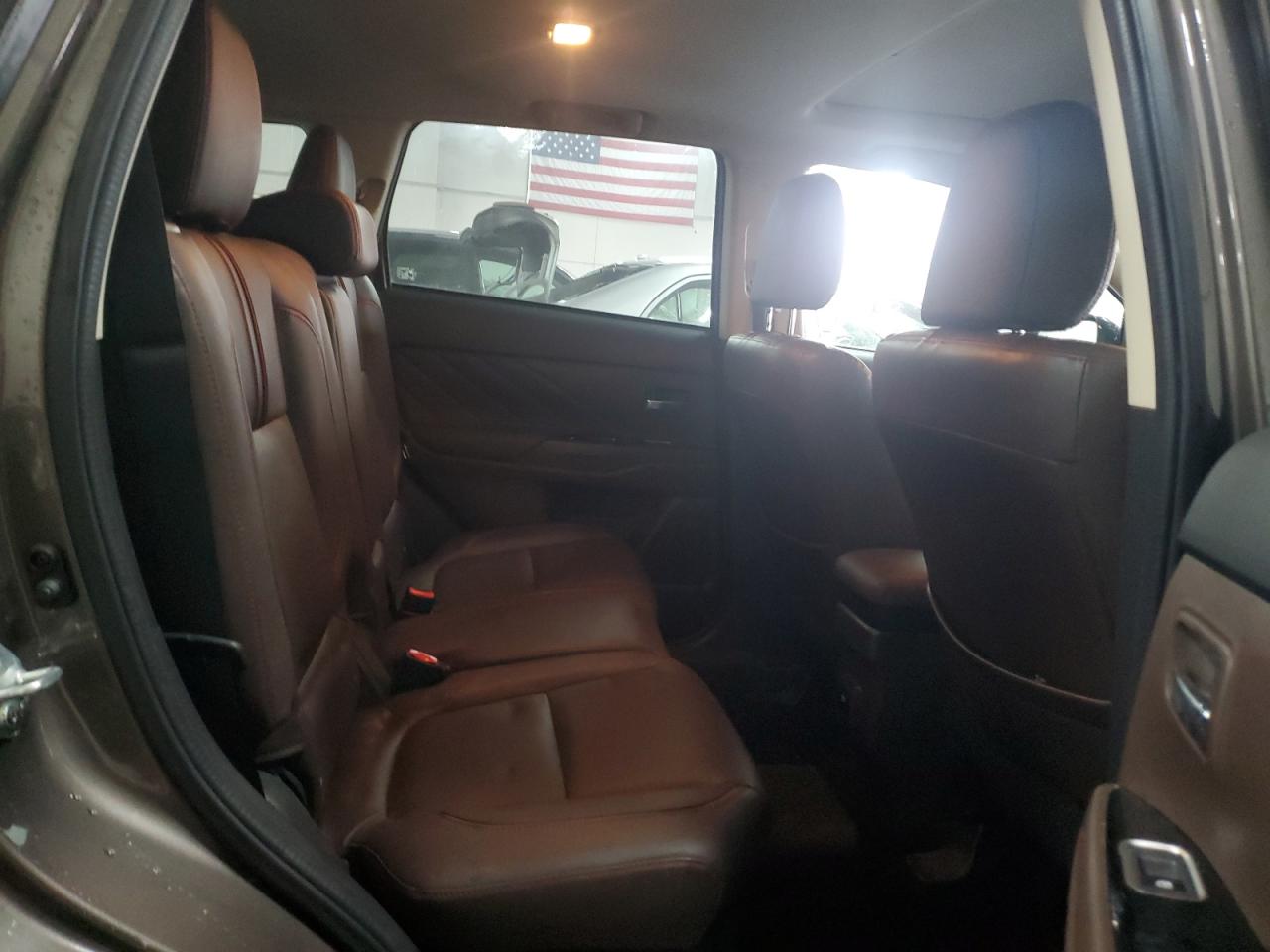 2018 Mitsubishi Outlander - Image 11