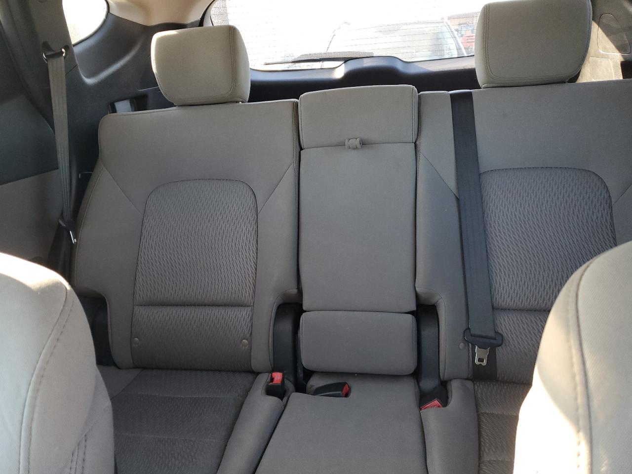 2013 Hyundai Santa Fe - Image 10