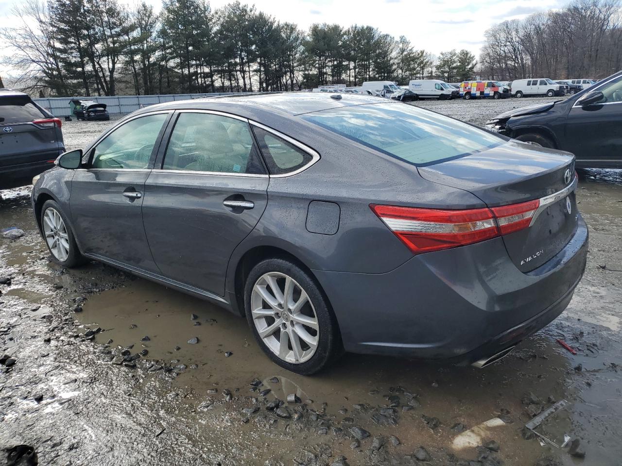 2013 Toyota Avalon - Image 2
