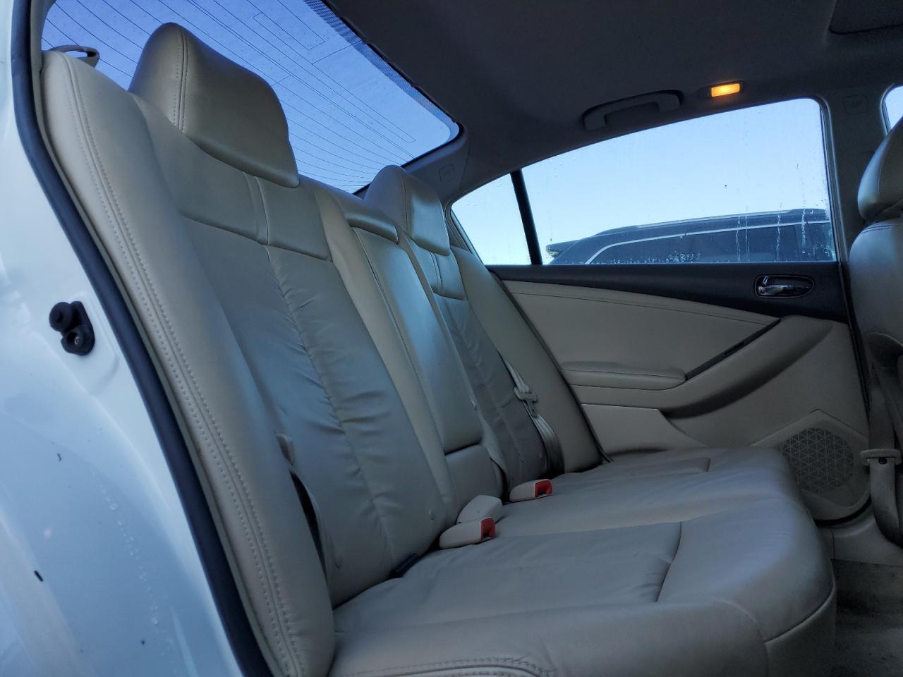 2011 Nissan Altima - Image 10