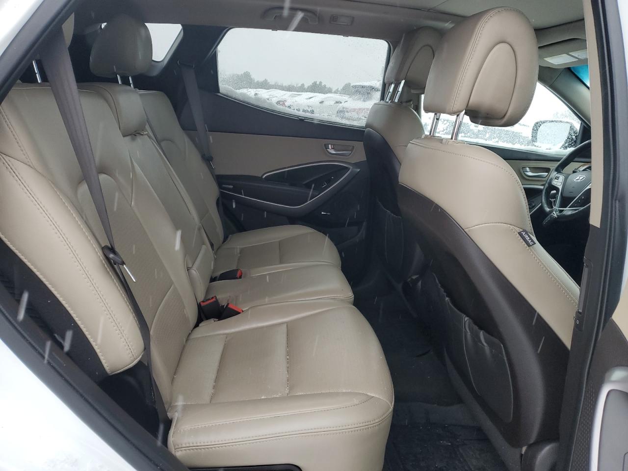2015 Hyundai Santa Fe - Image 11
