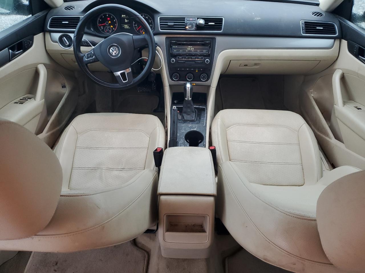 2014 Volkswagen Passat - Image 8