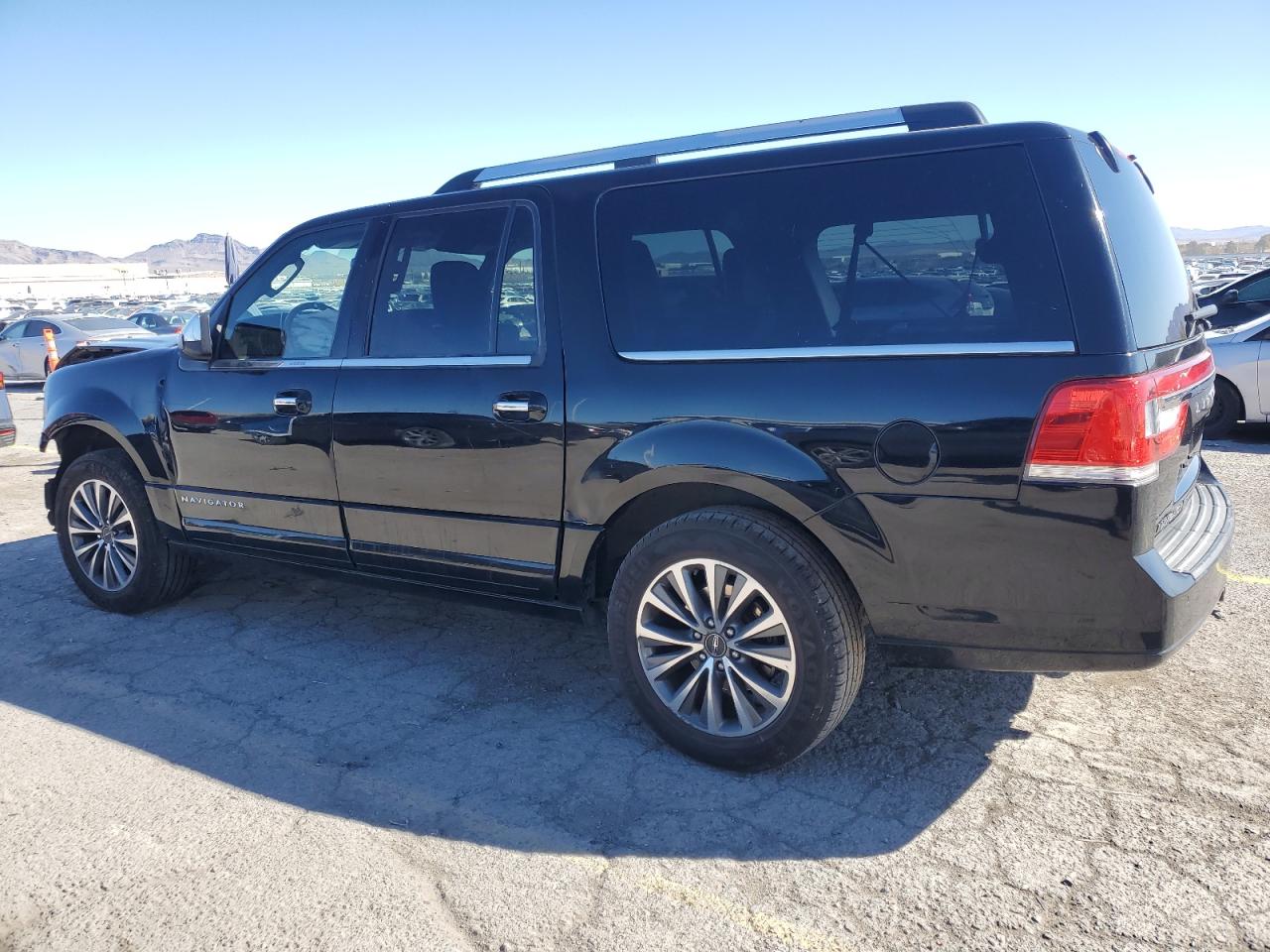 2017 Lincoln Navigator - Image 2