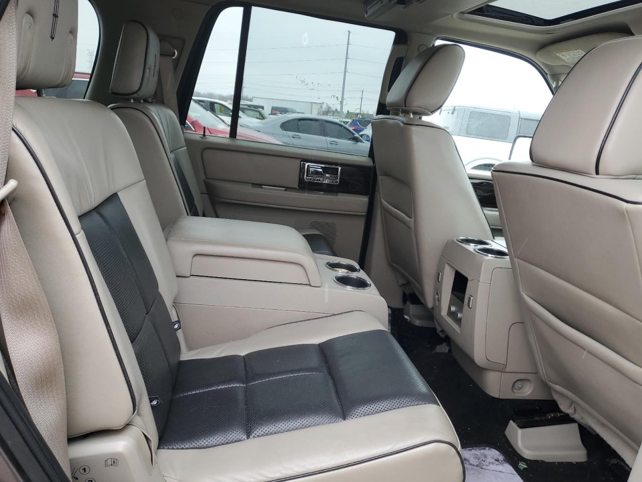 2010 Lincoln Navigator - Image 11