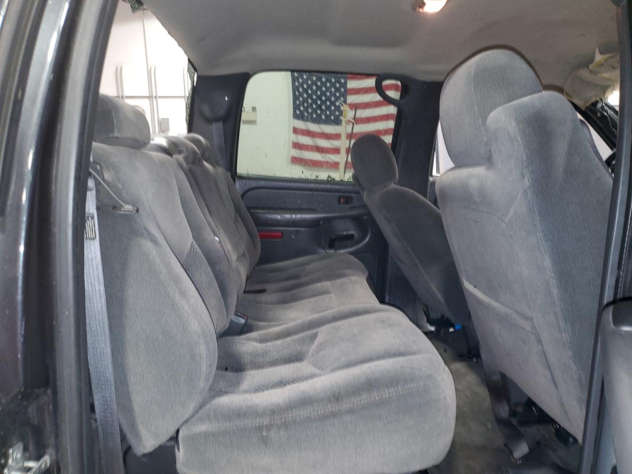 2004 Chevrolet Silverado - Image 10