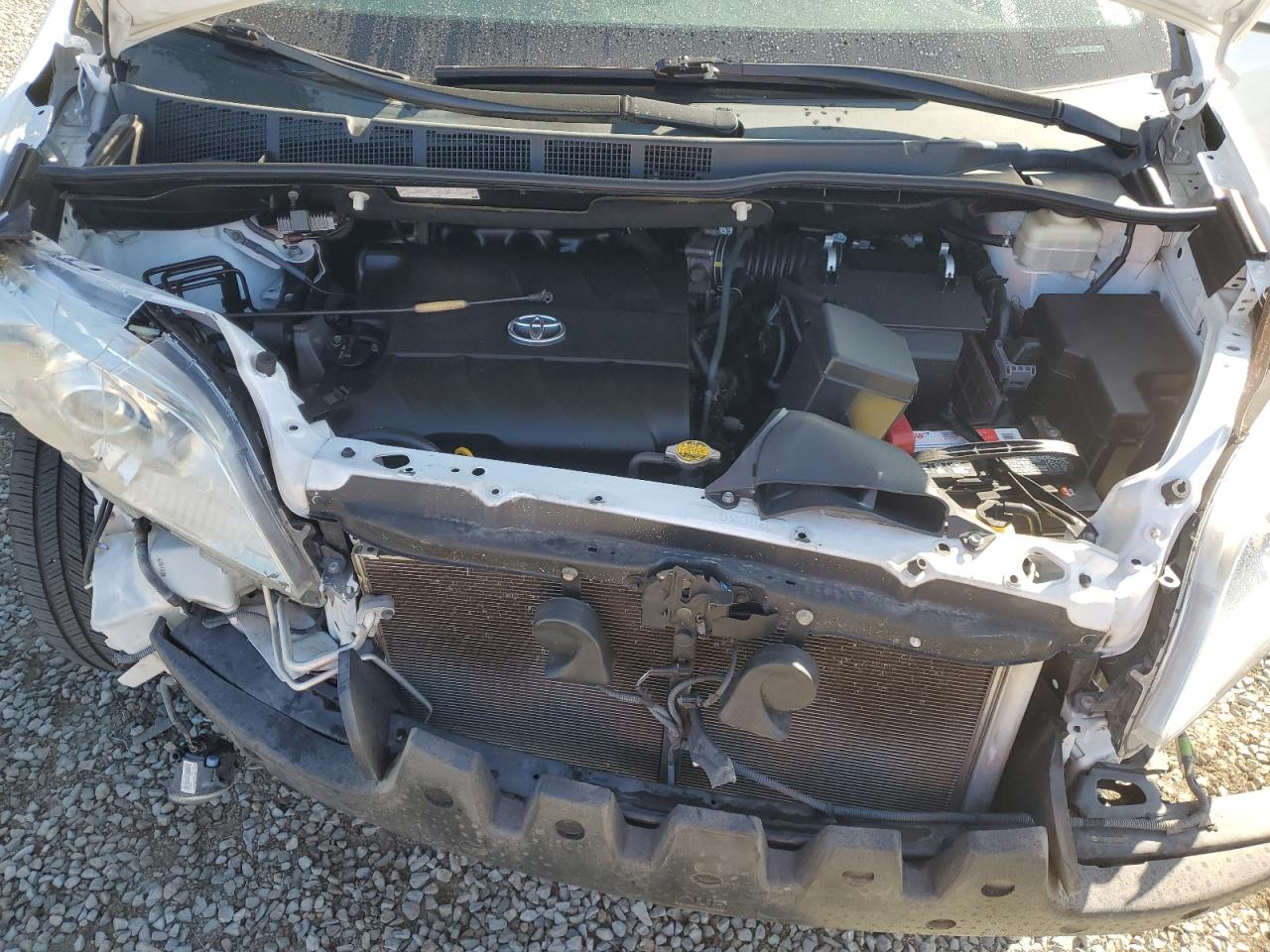 2011 Toyota Sienna - Image 12