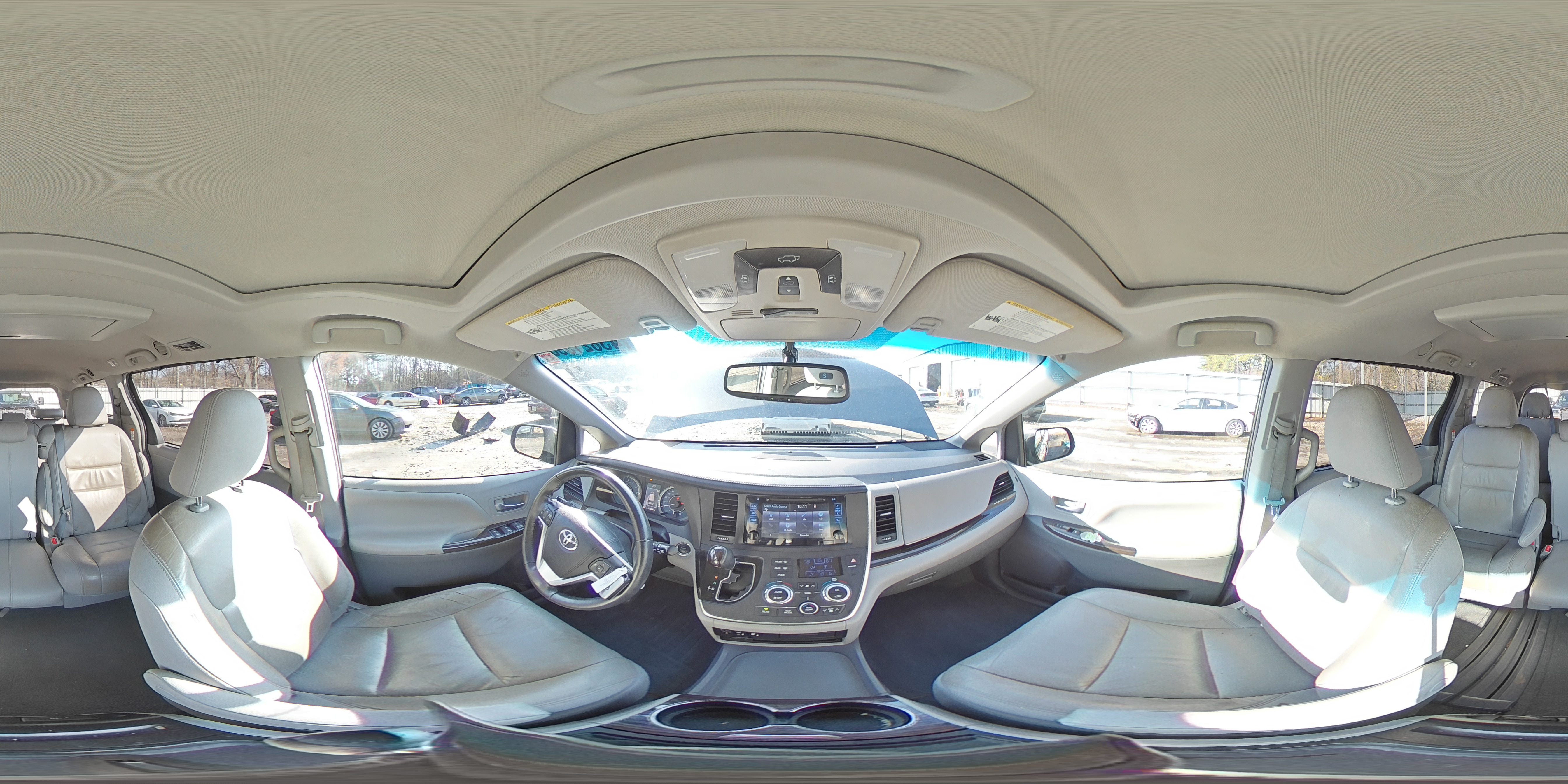 2016 Toyota Sienna - Image 15