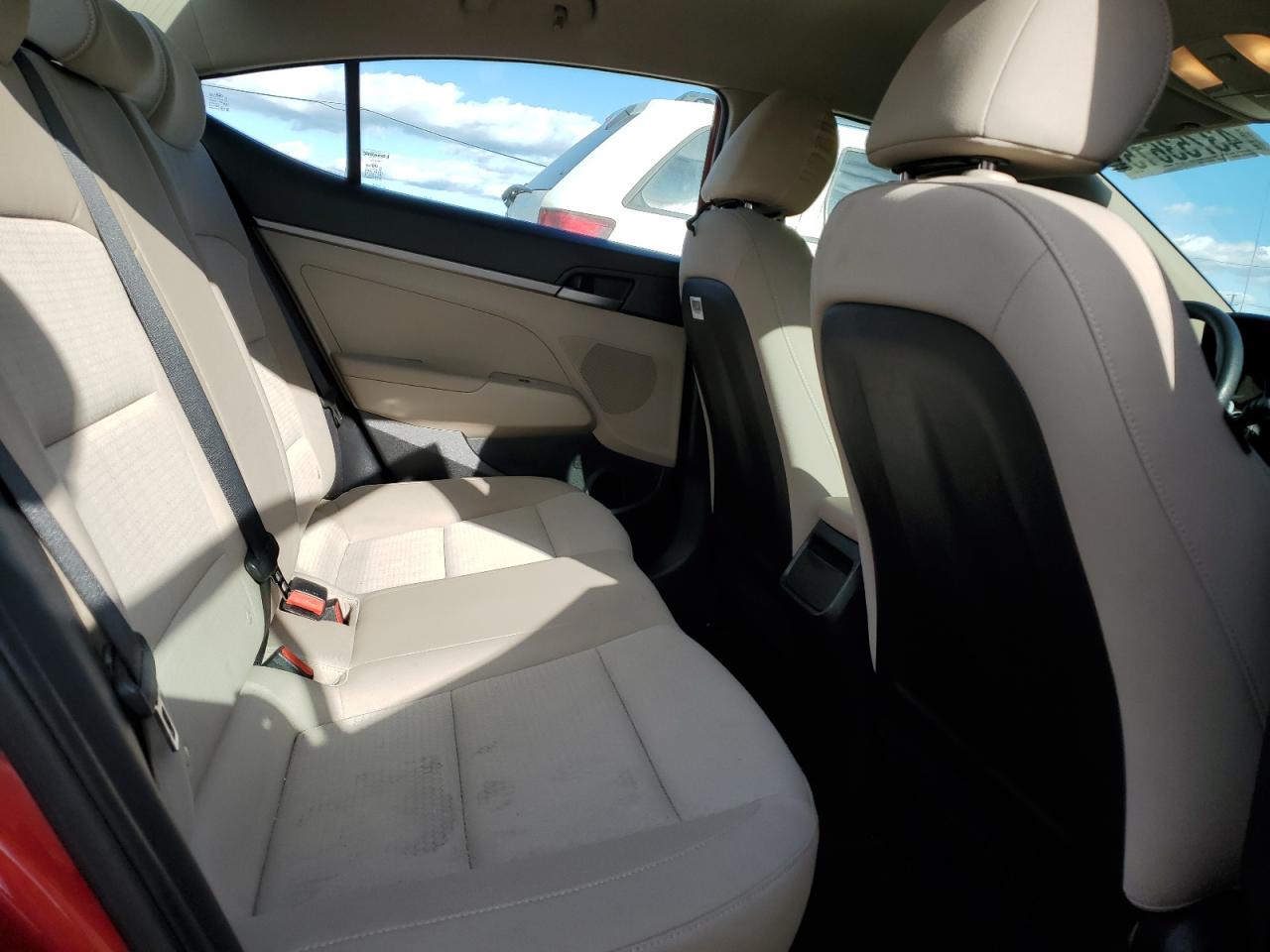 2017 Hyundai Elantra - Image 10